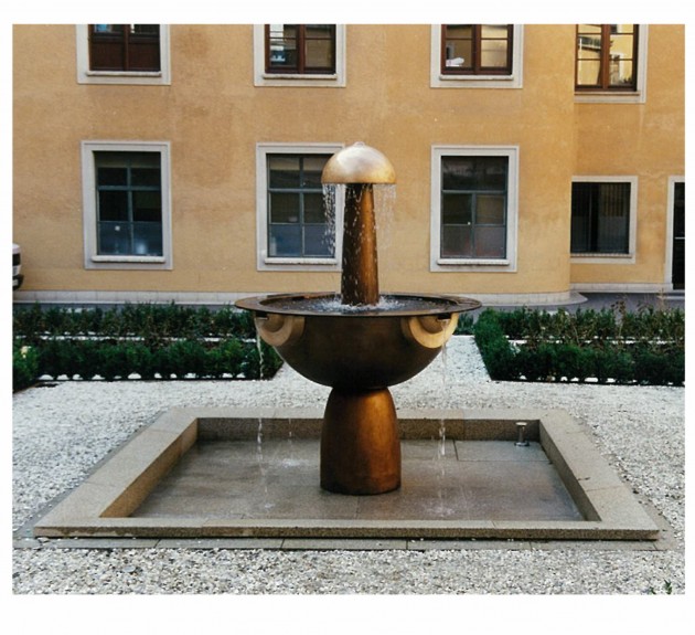 Brunnengestaltung im Innenhof der Landeszentralbank in München-2000-Bronze