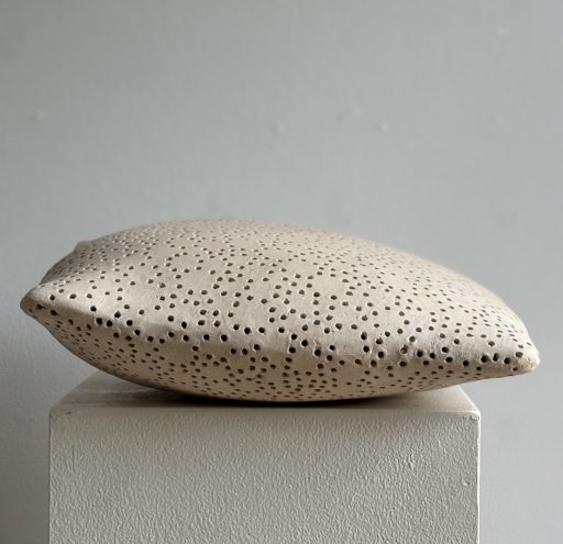 a pillow for a welcome guest  2023  Keramik  13x34x34cm